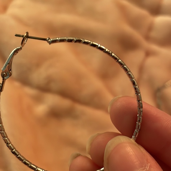 Set of 3 hoop earrings of different sizes Costume Jewelry - Picture 7 of 7